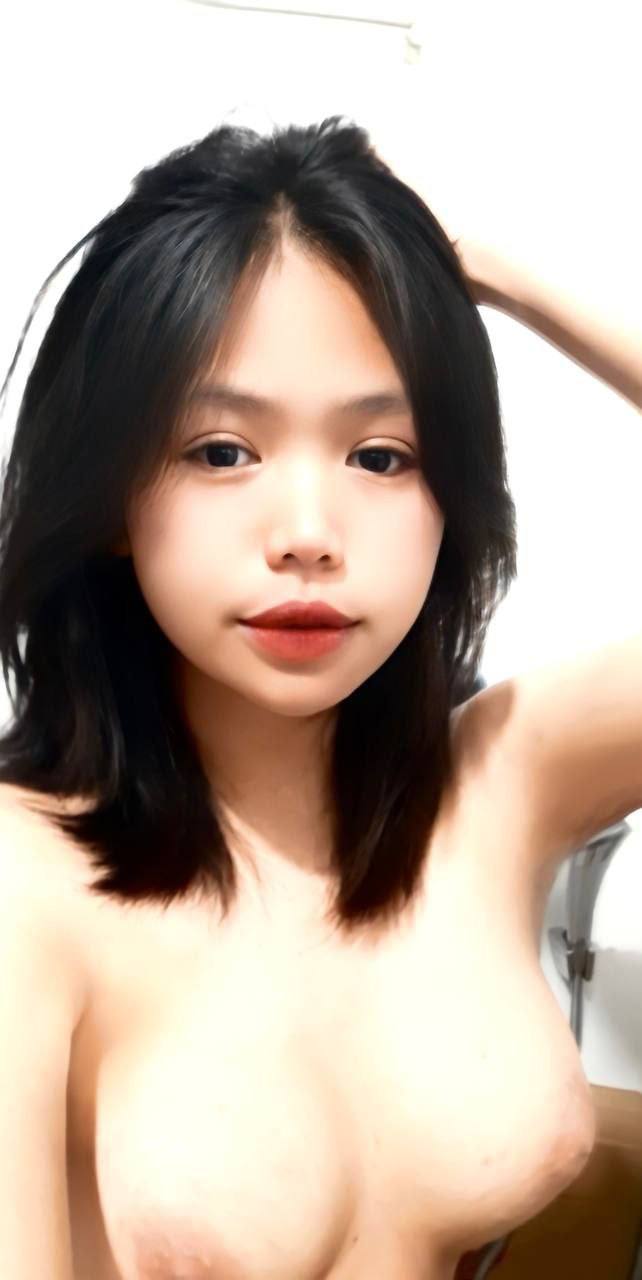 Bắt gặp mẹ kế thủ dâm muốn quan hệ tình dục
